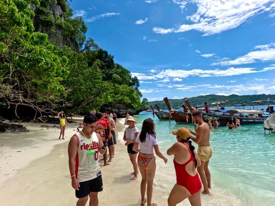 Krabi: Early Bird Phi Phi, Maya & 4 Islands Speedboat Tour - Pileh Lagoon gives you the best water time