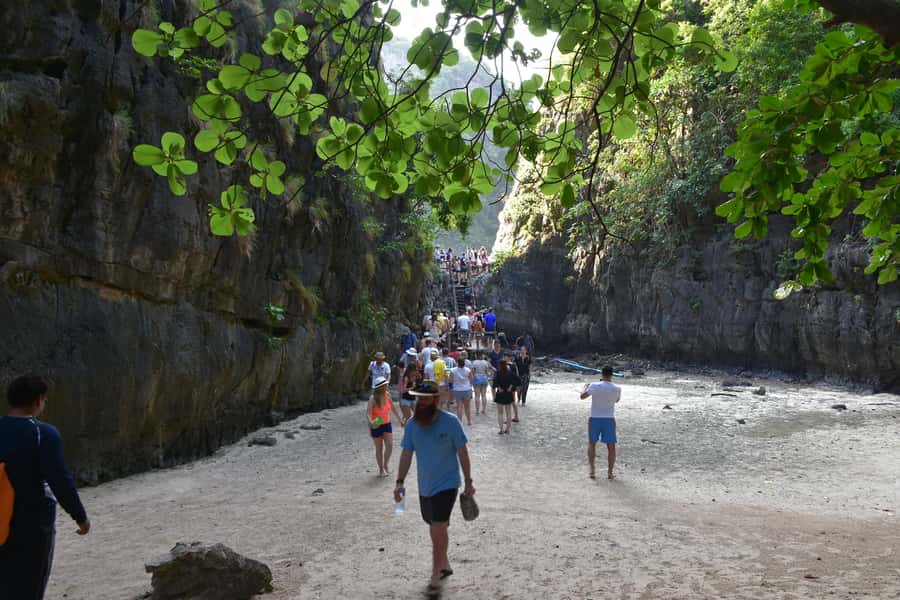 Krabi: Early Bird Phi Phi, Maya & 4 Islands Speedboat Tour - Chicken Island is about the view, not the landing