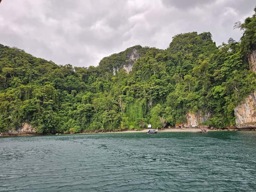 Krabi: Hong Island & 4 Islands Day Trip by Neptune Speedboat - Lao Lading and Lao Ka before the crowds