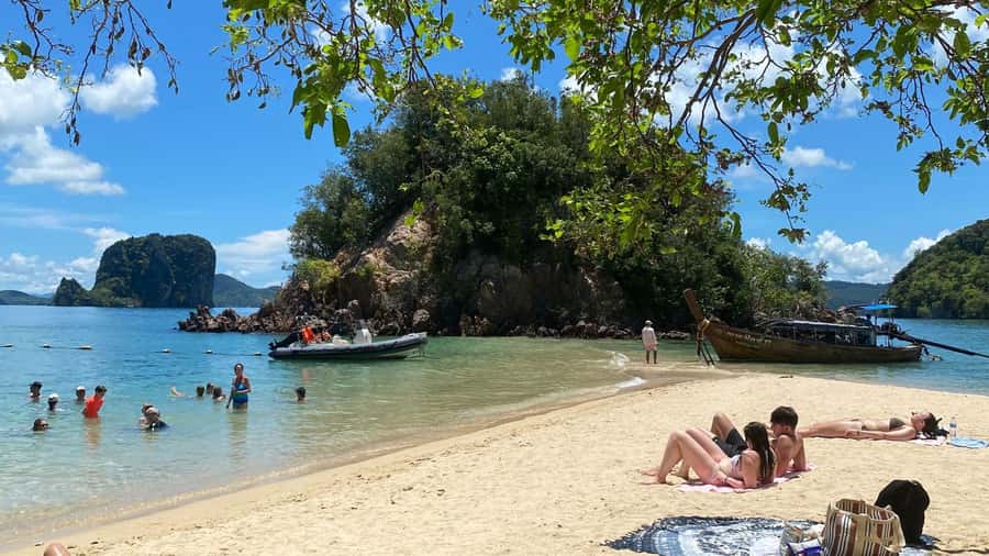 Krabi: Hong Islands Full-Day Private Speedboat Charter Tour - Lading Island, the Quiet Coves, and the Last Swim