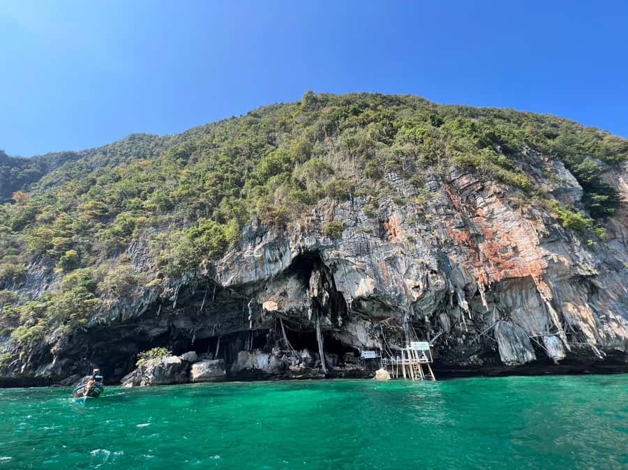 Krabi: Phi Phi & 4 Islands Sunset Tour by Speedboat - Lunch on Phi Phi Don is filling, not fancy