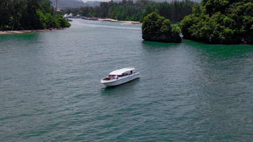Krabi: Phi Phi and 4 Islands with Snorkeling by Speed Boat - Lunch and local time on Phi Phi Don