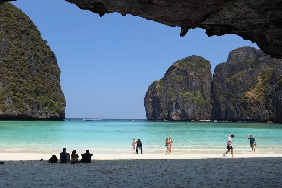 Krabi: Phi Phi Islands & Maya Bay Speedboat Tour with Lunch - Lunch and downtime on Phi Phi Don