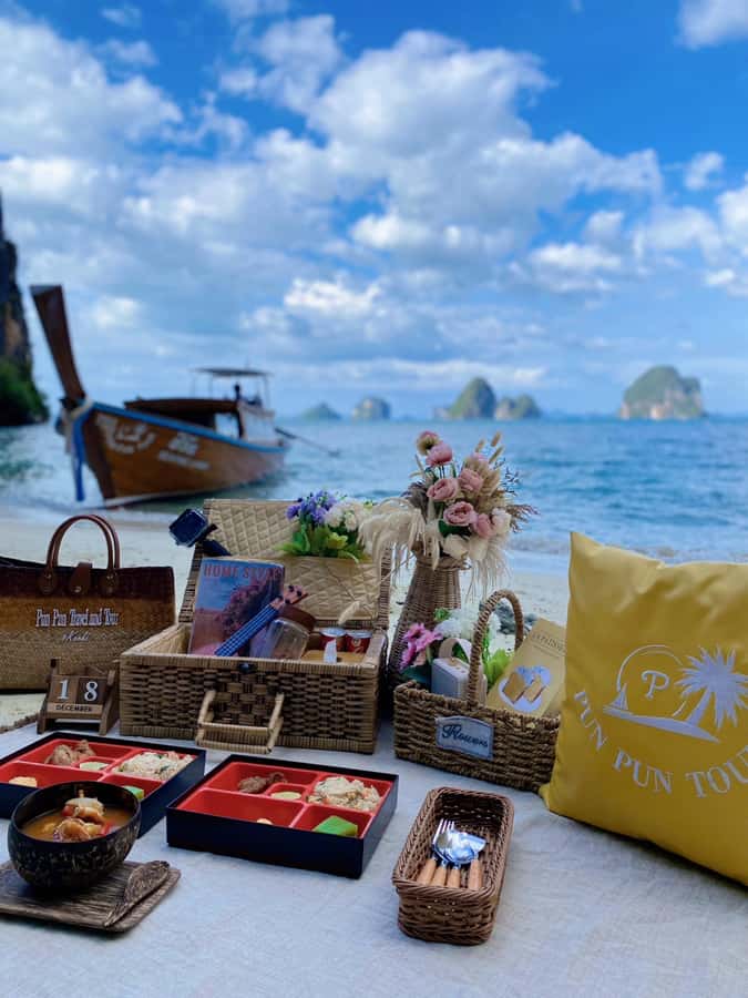 Krabi: Private Luxury Speedboat with picnic beach (4 island) - Chicken Island, Krabi’s most recognizable stop