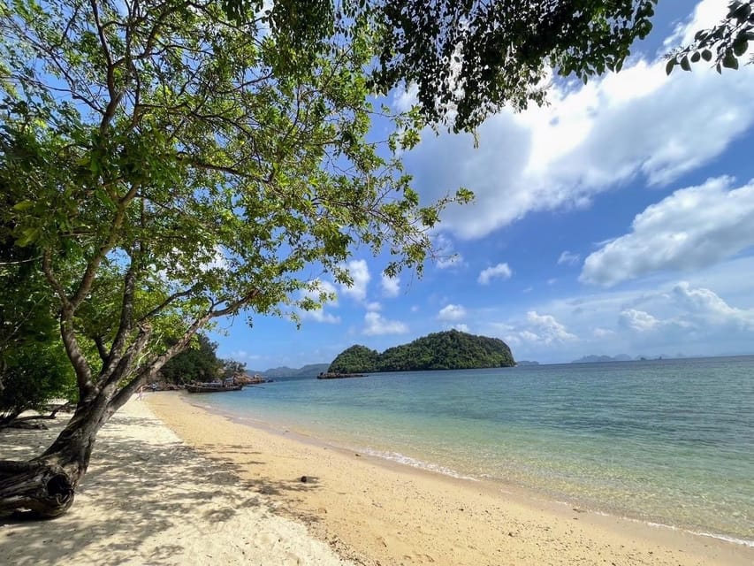 Krabi's Hong Island Speed Boat Blast with 360° Viewpoint - Hong Lagoon, the quiet centerpiece