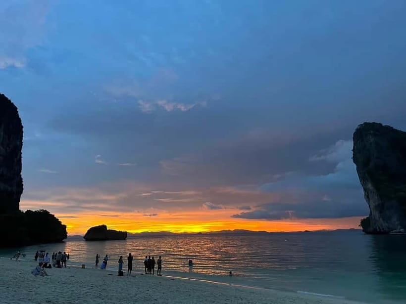 Krabi: Twilight Treasure Hunt – 7 Island Speedboat Adventure - Two snorkeling stops with time to swim