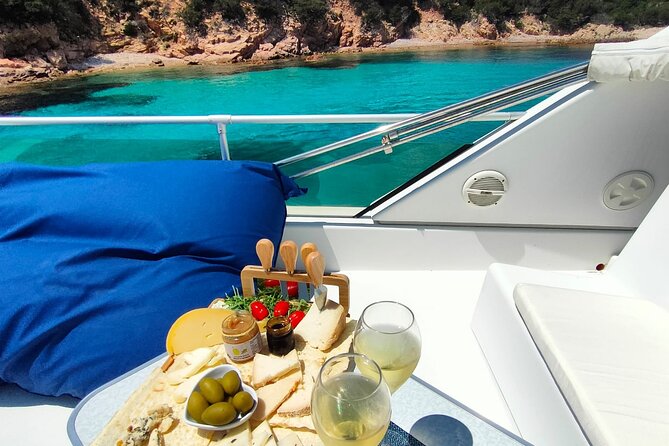 La Maddalena Archipelago Tour with Motorboat DC12 - Budelli and the Manto della Madonna