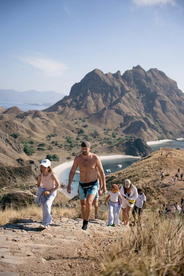 Labuan bajo: One Day Komodo Private & Shared Speedboat Trip - Why the early start matters in Komodo National Park