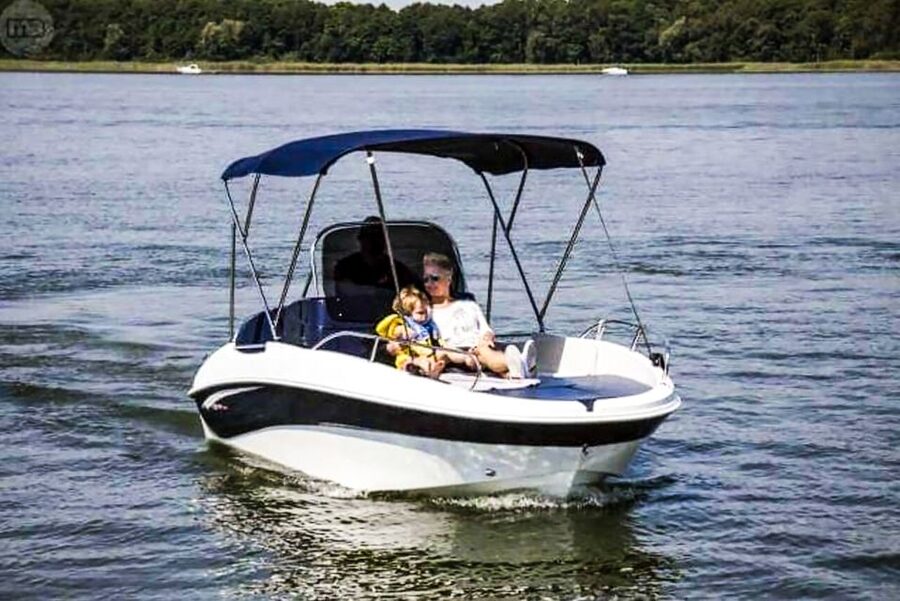 Lake Como: Motor Boat Rental - Who Will Enjoy This Most?