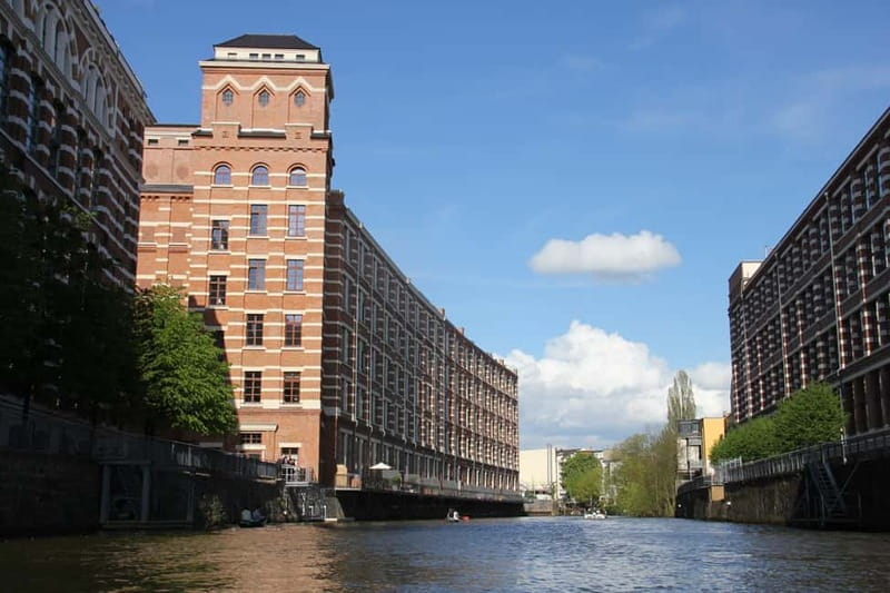 Leipzig: City History Canal Sightseeing Tour on a Motorboat - German guiding and the WeGuide option