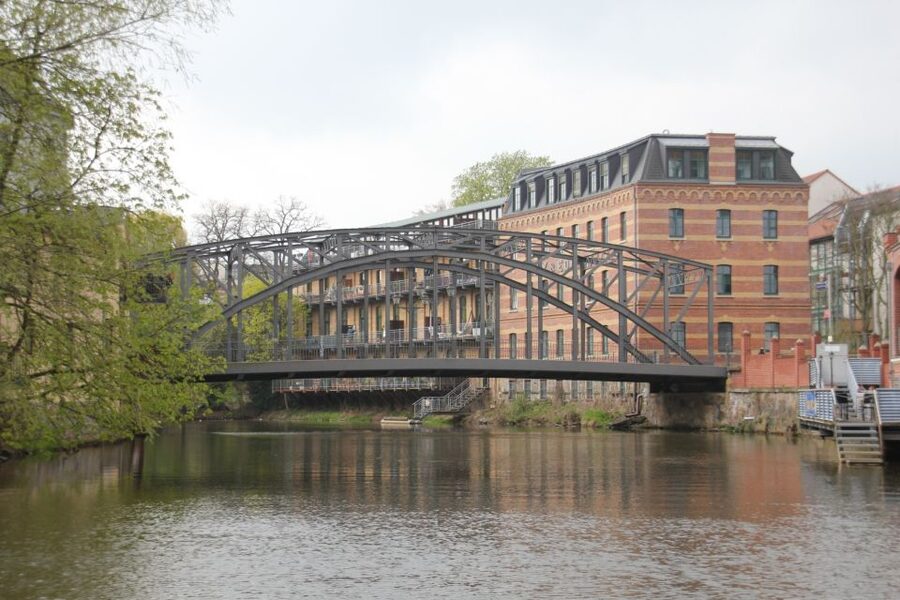 Leipzig: Mulled Wine Motorboat Tour - Karl Heine Canals through Plagwitz
