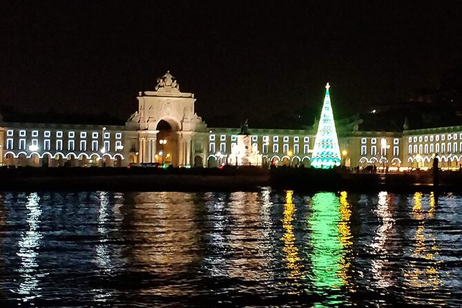 Lisbon Landmarks by Speedboat: Private 1-Hour Tour on the Tagus - From Alfama to Praça do Comércio