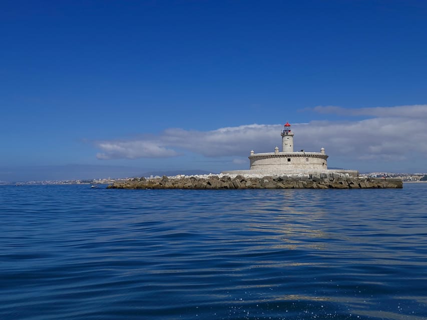 Lisbon: Speedboat Trip to Bugio Lighthouse - Crossing beneath the 25 de Abril Bridge