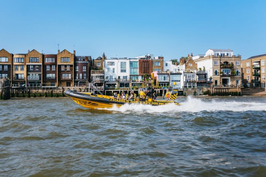 London: 45-Minute Speedboat Sightseeing Tour - How the small boat changes the experience