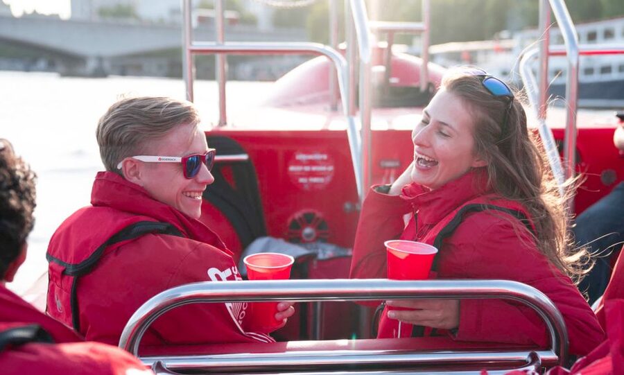 London: River Thames Sunset Speedboat Experience with Drink - How the guide and music shape the mood