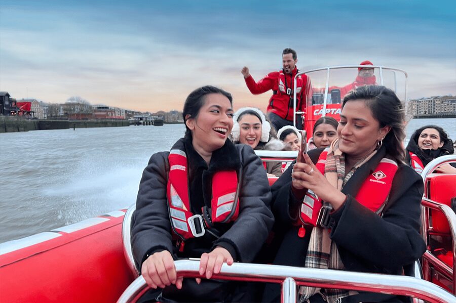 London: River Thames Sunset Speedboat Experience with Drink - Boarding at the London Eye Pier