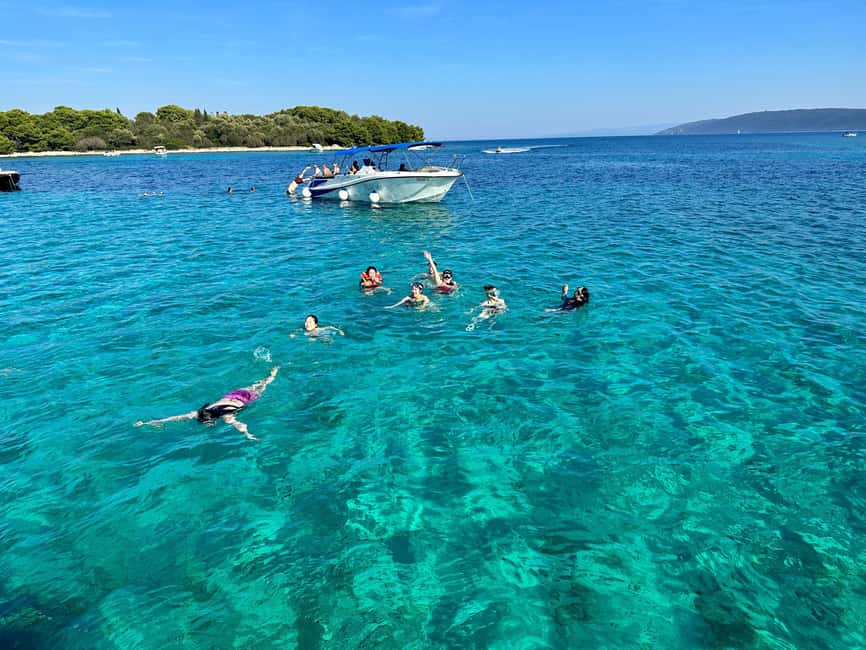 Magnific blue lagoon,speed boat towels included - Who will enjoy this trip most
