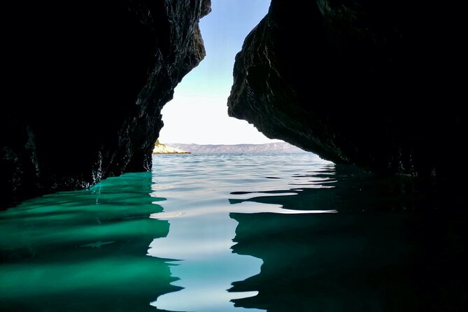 Makarska: 3-Island Speedboat Tour with Cave and Blue Lagoon - A useful pause in Jelsa