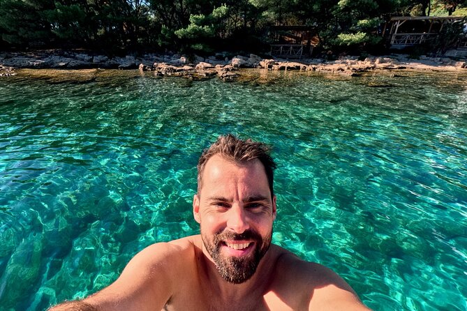 Makarska: 3-Island Speedboat Tour with Cave and Blue Lagoon - A quiet Brač bay at Žirje Beach