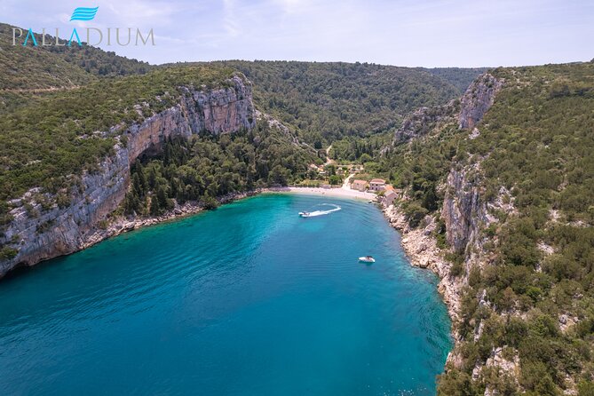 Makarska: 3 Island Speedboat Tour with Little Blue Cave & Lagoon - Pokrivenik Bay: your first swim on Hvar