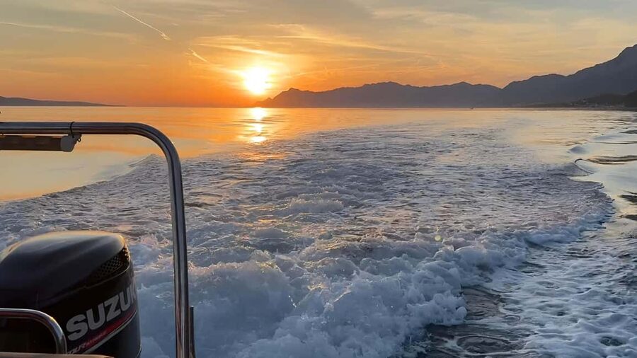 Makarska: Speedboat Sunset Tour to hidden bay on island Brač - The return trip is the scenic finale