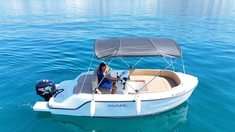 Malaga: 6-Seater Speedboat License-free Boat Rental - What the six-seat boat feels like on the water