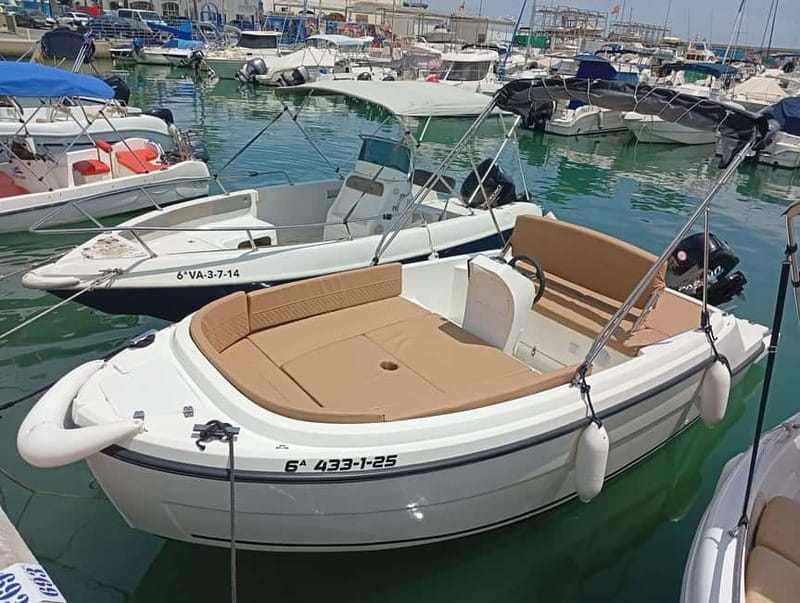 Malaga: 6-Seater Speedboat License-free Boat Rental - Should you book the Benalmádena boat rental?