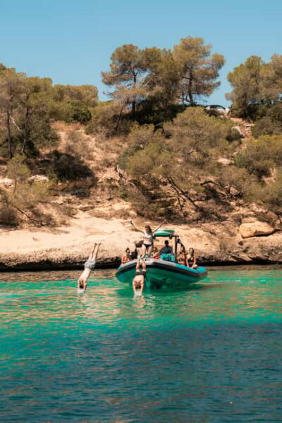 2h speedboat tour, visit caves, cliffs and snorkel