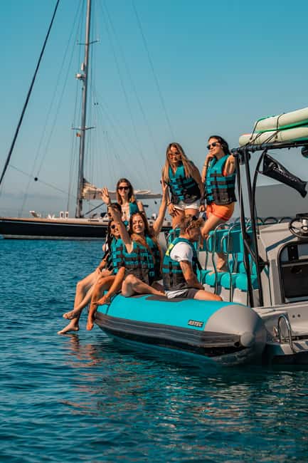 Mallorca: 2h speedboat tour, visit caves, cliffs and snorkel - Music, drinks, and a playful return ride