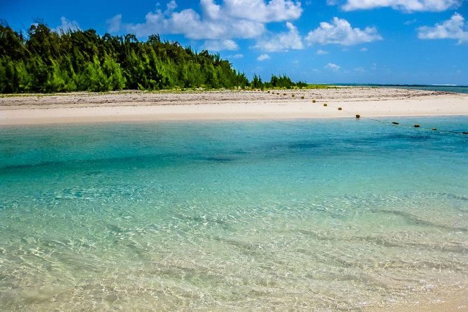 Marvelous Ile aux Cerf island: Speed Boat, Parasailing, Lunch & GRSE waterfall - Leaving Trou d’Eau Douce by speedboat