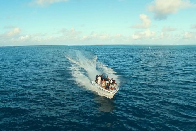 Marvelous Ile aux Cerf island: Speed Boat, Parasailing, Lunch & GRSE waterfall - Group size, guide service, and the day’s rhythm