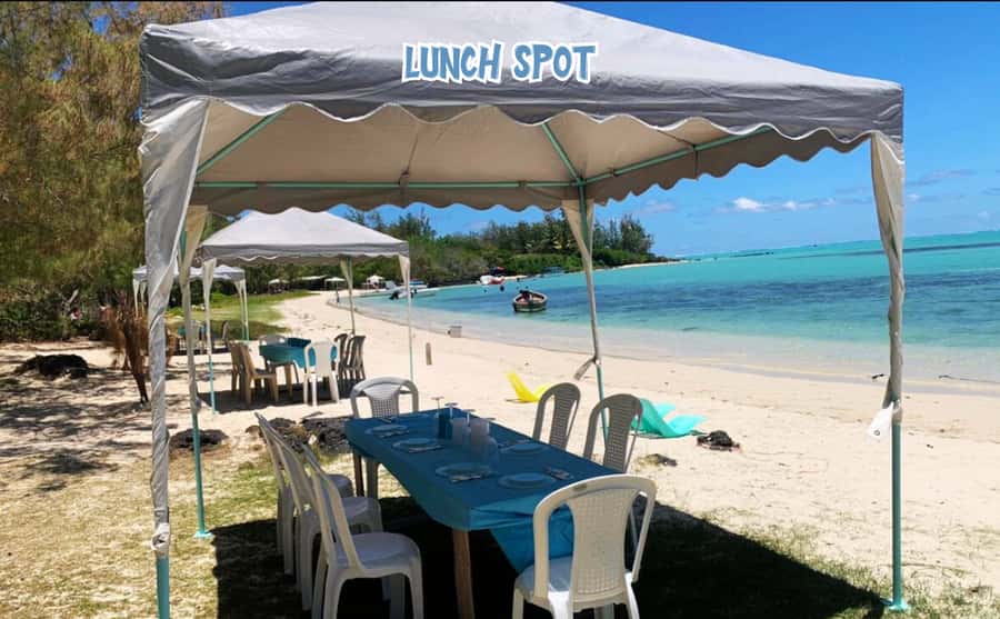 Mauritius: Ile aux Cerfs Speedboat Tour with Lunch & Drinks - Who will enjoy this Mauritius boat trip?
