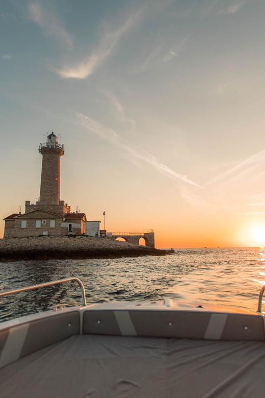 Medulin: Sunset on Speedboat with Lighthouse and Wine - Key points at a glance
