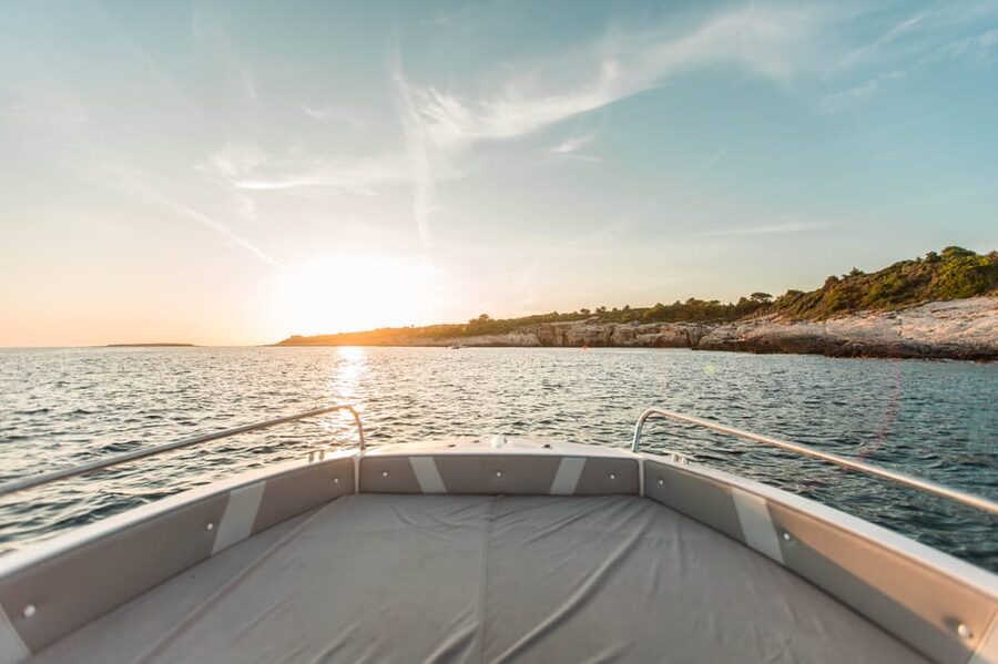 Medulin: Sunset on Speedboat with Lighthouse and Wine - My take on the experience