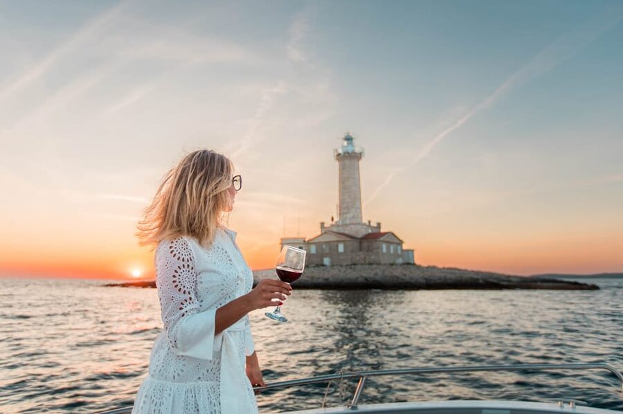 Medulin: Sunset on Speedboat with Lighthouse and Wine - Why this sunset cruise works