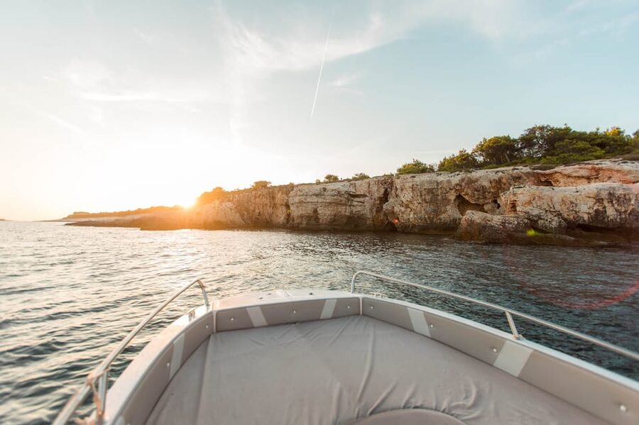 Medulin: Sunset on Speedboat with Lighthouse and Wine - Leaving Medulin for Cape Kamenjak