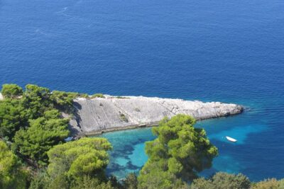 Mesmerizing Hvar speed boat tour with optional wine tasting