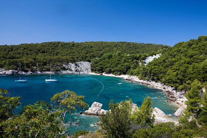Mesmerizing Hvar speed boat tour with optional wine tasting - Comfort, equipment, and small practical points