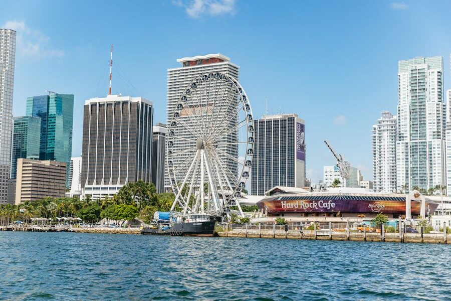 Miami: Sightseeing Speedboat Tour - Star Island, Fisher Island, and the expensive waterfront