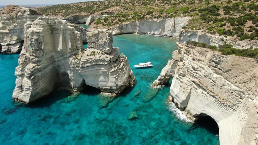 Milos: Half-Day Speedboat Cruise to Klefiko with Snorkeling - The southern route when northern winds rise