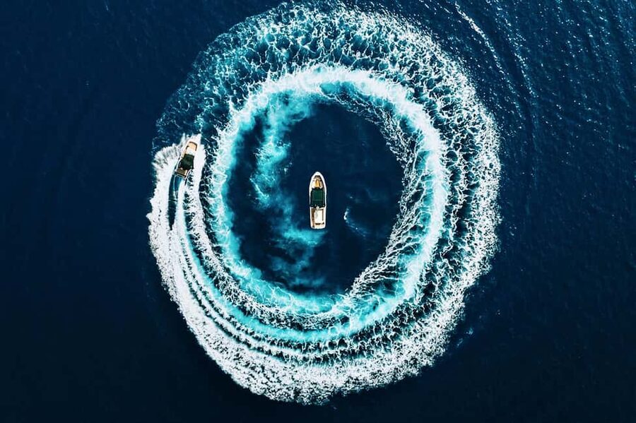 ❖ Milos: Private Speedboat Tour—Kleftiko Sarakiniko Poliegos - Food, drinks, and the pace of the day