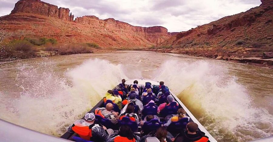 Moab: 1-Hour Colorado River Speed Boat Tour - The first 30 minutes on the Colorado River