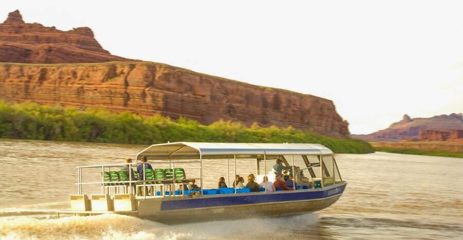 Moab: 1-Hour Express Jet Boat Tour on Colorado River - Little Arch and the first photo stop