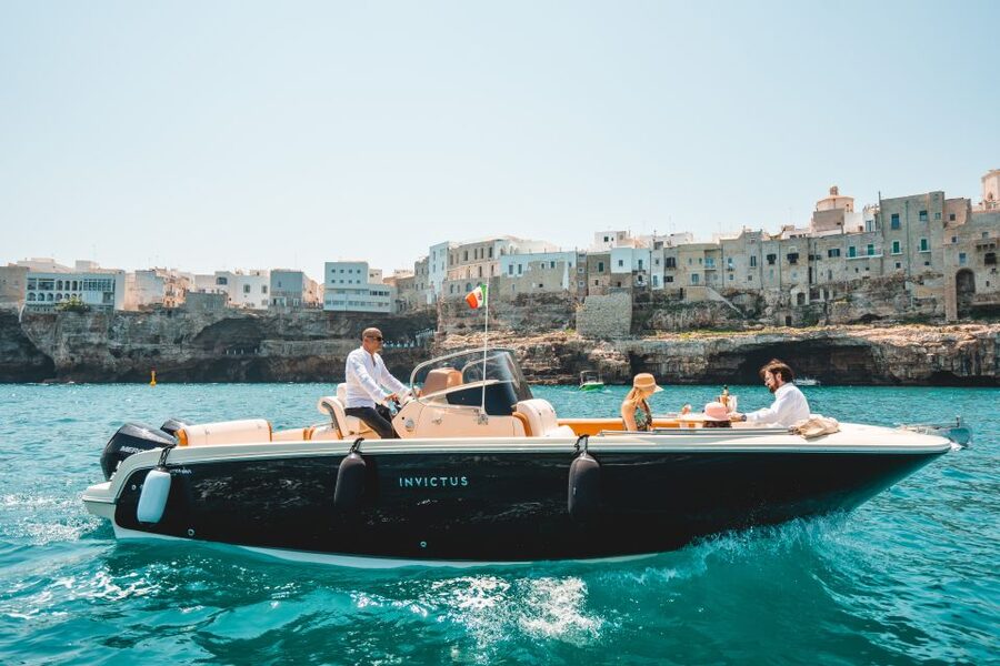 Monopoli: Private Sightseeing Speedboat Tour with Champagne - Grotta Palazzese from the water