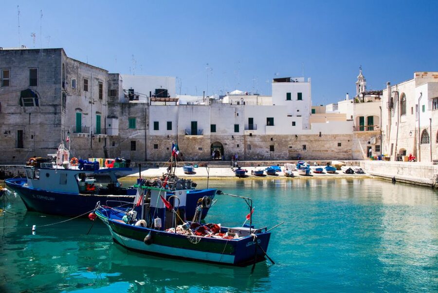 Monopoli: Private Sightseeing Speedboat Tour with Champagne - Private value, crew service, and flexibility