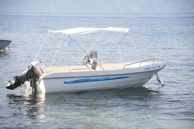 Motor boat hire in corfu Asso 4.85 - Meeting Vasilis near the small fisherman port