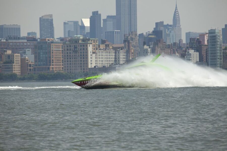 NYC: Circle Line "The Beast" Midtown/Downtown Speedboat Ride - The best fit for families and active adults