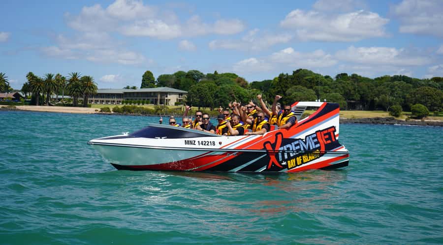 Paihia: Bay of Islands 30-minute Adventure Jet Boat Trip - What the 30-minute ride feels like