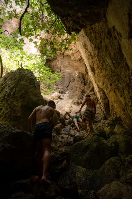 Palaiokastritsa: Coastline and Blue Caves Speedboat Tour - Liapades Bay and the 90-minute taverna stop