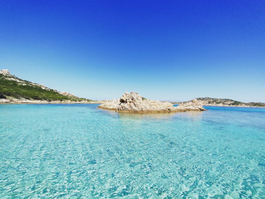 Palau: La Maddalena Archipelago Motorboat Tour with Lunch - Lunch at the Natural Pools of Budelli